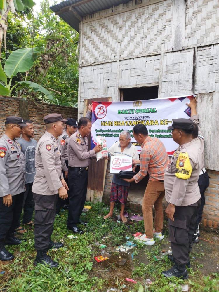 Polsek Tanjung Beringin berikan Bantuan Sosial dalam Rangka HUT Bhayangkara ke 78