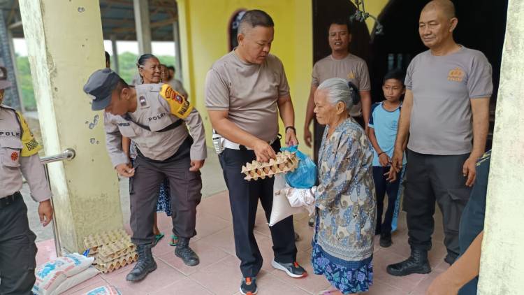Kapolsek Tanah Jawa Gelar Bakti Sosial dan Religi di Gereja, Sambut HUT Bhayangkara ke-78