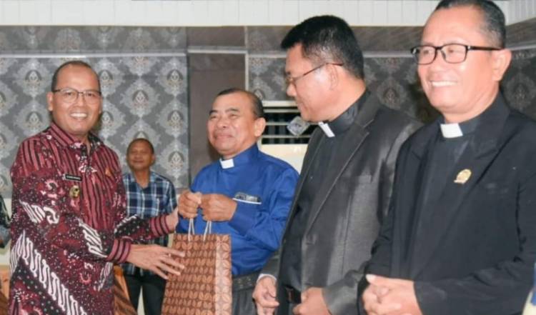 Pj Bupati : Maknai Paskah Lewat Toleransi Jaga Pilkada Damai