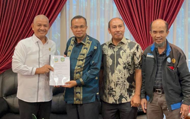 Sutarto Terima Dua Naskah Akademik Dua Ranperda Inisiatif DPRD Sumut
