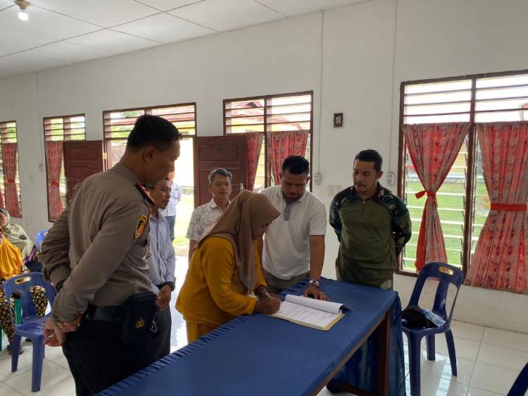 Kapolsek Tanah Jawa Selesaikan Kasus Pencurian Kelapa Sawit dengan Restorative Justice