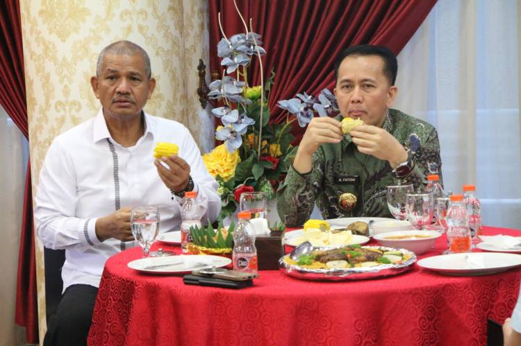 Pisang dan Jagung Rebus Warnai Silaturahmi PJ Gubsu - Ketua DPRD Sumut