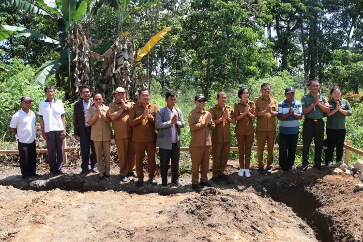Poltak Sitorus Hadiri Peletakan Batu Pertama Gedung Taman Bacaan Desa Simatibung