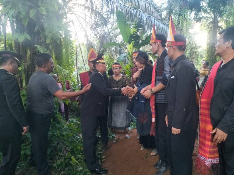 Upacara Persemayaman dan Pemakaman Alm. IPTU Purn. Mondang Sinaga Berlangsung dengan Khidmat