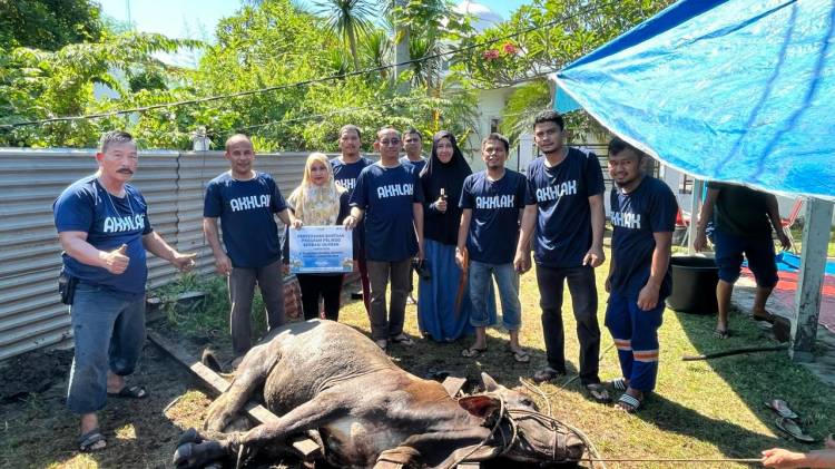 Pelindo Regional 1 Belawan Salurkan Hewan Qurban