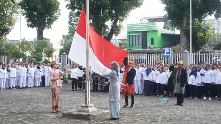 RS Adam Malik Peringati Hari Lahir Pancasila dengan Pakaian Adat Tradisional