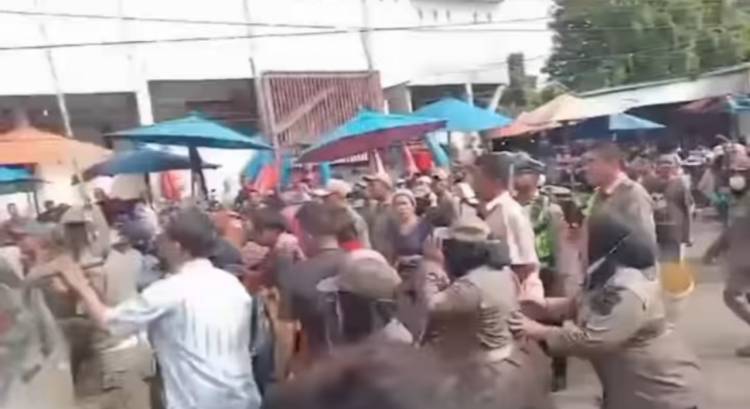 Penertipan Pedagang Kaki Lima di Pasar Sukaramai Ricuh