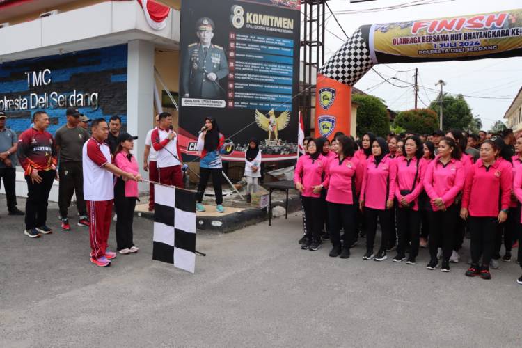 Dalam Rangka Menyambut HUT Bhayangkara Ke-78, Polresta Deli Serdang Selenggarakan Olahraga Bersama