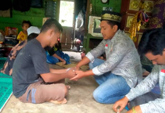 Peduli Sesama, Punguan Pomparan Baginda Raja Sojuangon Rambe Santuni Warga Yang Terkena Musibah Di Kampung Halaman