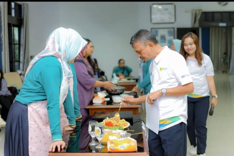 PLN UP3 Bukit Barisan Gandeng Tokoh Masyarakat PKK Gelar Lomba Memasak Gunakan Kompor Induksi