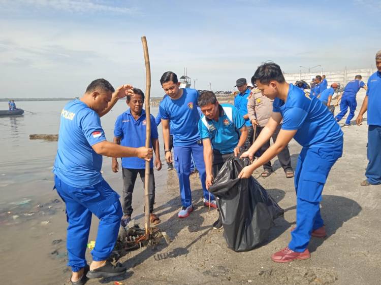 Hari Laut Sedunia, HNSI Medan Dan Ditpolairud Polda Sumut Gelar Gotong Royong