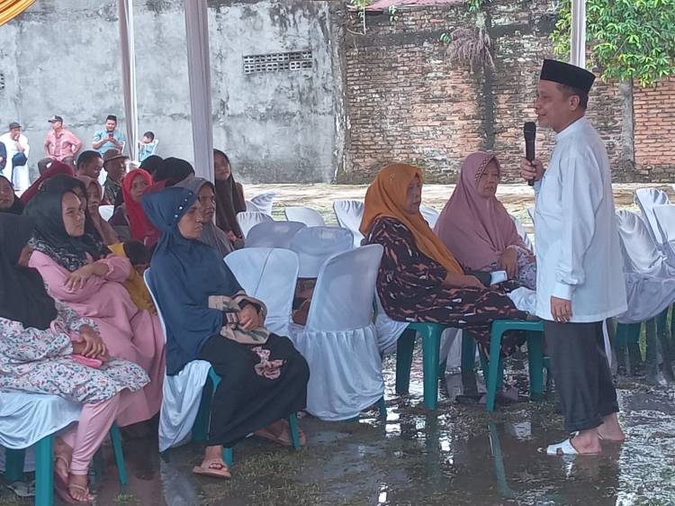 Rajudin Sagala Sosper di Genangan Air di Gang Kalpataru Medan Helvetia