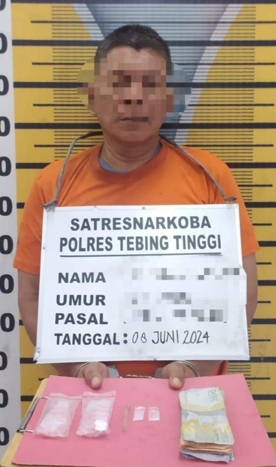 Pria Setengah Abad, Antarkan Dua Paket Sabu