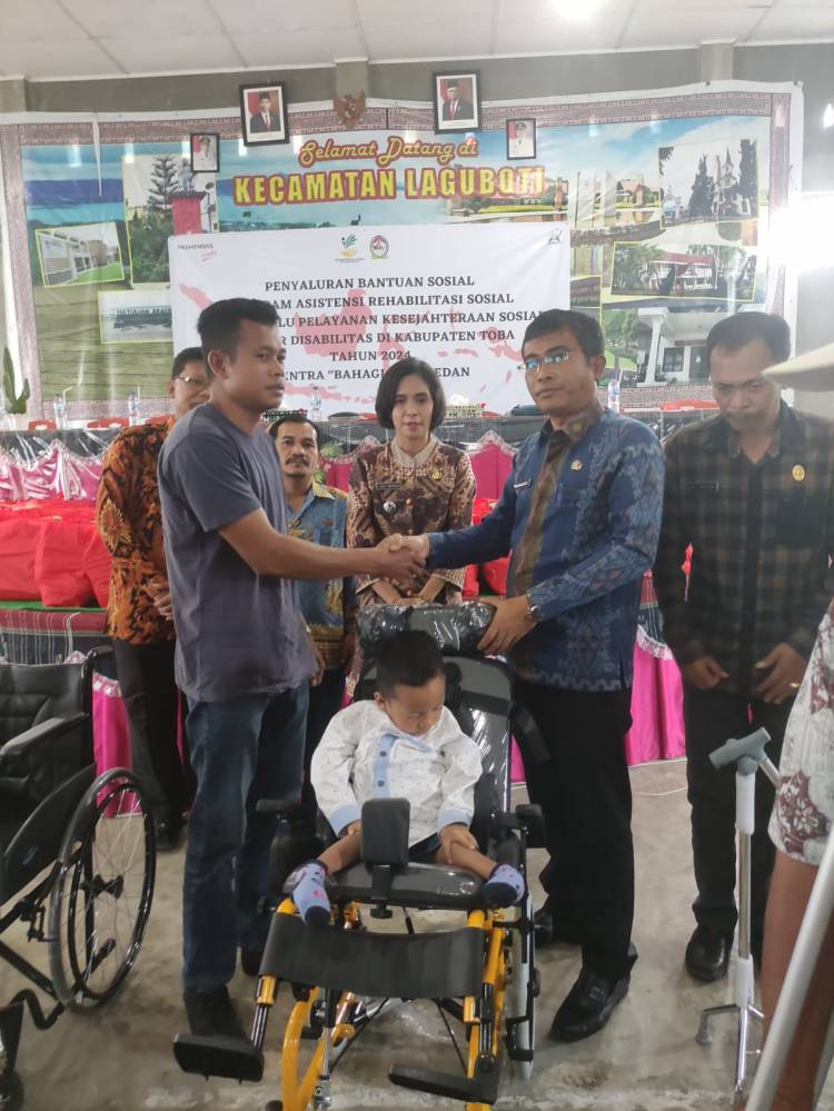Penyandang Disabilitas Toba Terima Bantuan
