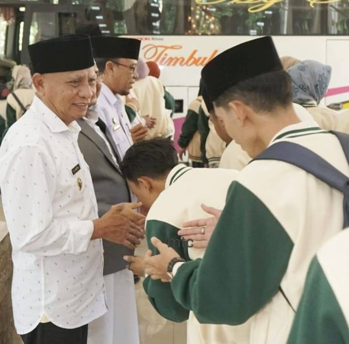 Bupati Asahan  Lepas Keberangkatan Tim MTQ Ke 39