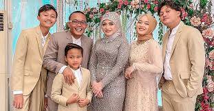 Sule Bahagia, Putanya Nikah, Segera Menyusul