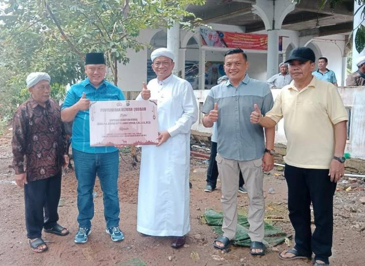 Hewan Qurban Kapolda Sumut diserahkan kepada Pondok Pesantren Yayasan Dr. Syekh Salman Daim
