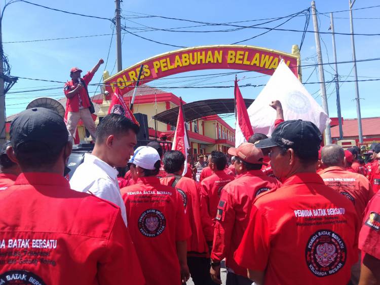 Pemuda Batak Bersatu Gelar Aksi Di Polres Pelabuhan Belawan