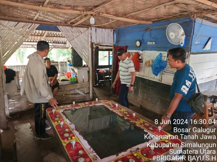 Polres Simalungun Gerebek Warung Kopi di Tanah Jawa, Amankan Meja Judi Gelper