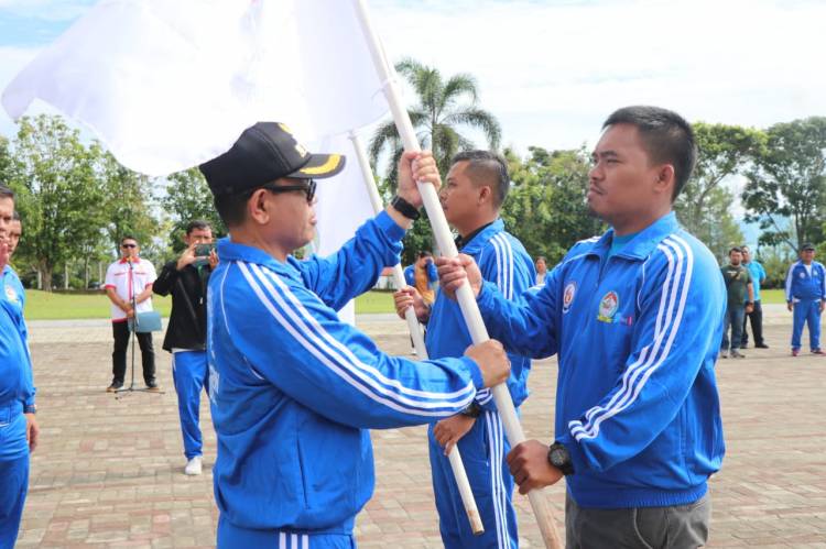 Bupati Toba Lepas Kontingen POPPROVSU, Targetkan 10 Besar Sumut