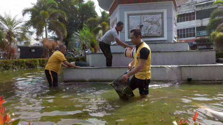 Sambut HUT Bhayangkara ke-78 | Polsek Medan Baru Polrestabes Medan Bakti Sosial di Monumen Sejarah