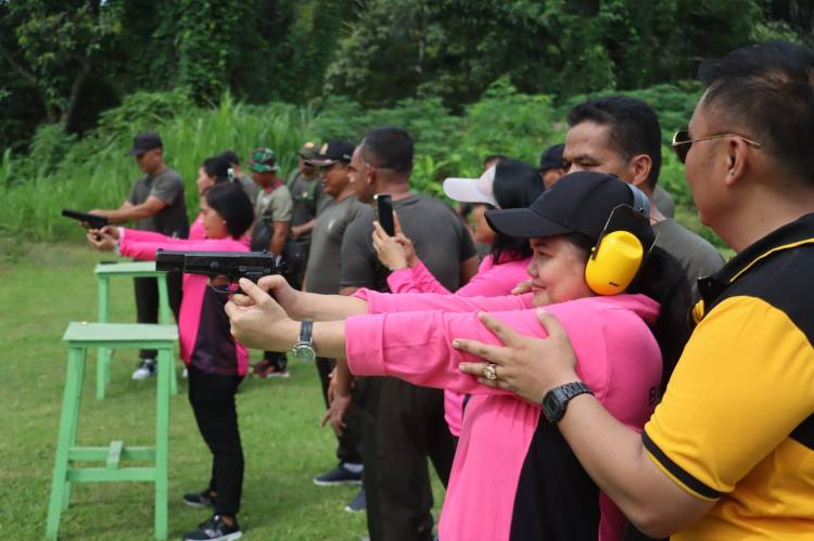 Bhayangkari Cabang Simalungun Semarakkan Hari Bhayangkara Ke-78 dengan Latihan Menembak Bersama