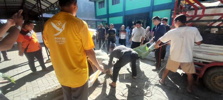 MAN 2 Model Medan Sembelih 6 Ekor Sapi dan 4 Ekor Kambing