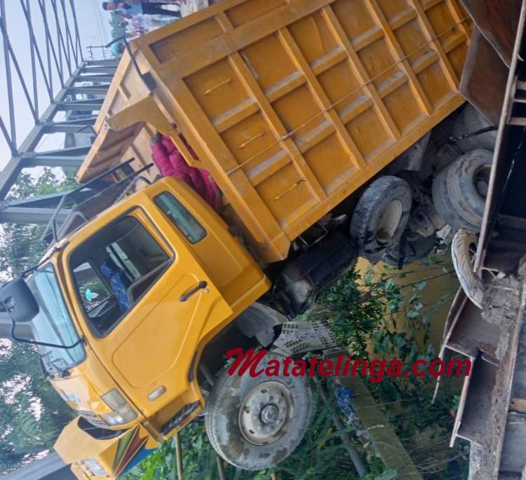Titi Besi" Batang Serangan Ambruk Pengguna Jalan Diarahkan Melintasi Jembatan Darurat&rsquo;