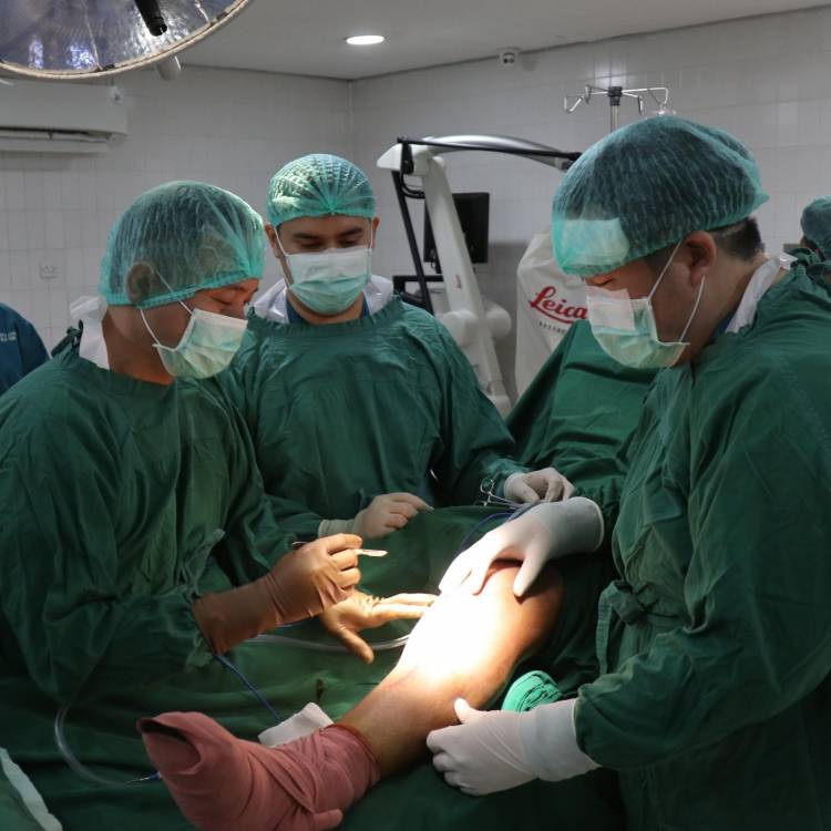 RS Adam Malik Berhasil Operasi Megaprosthesis Kasus Tumor Tulang