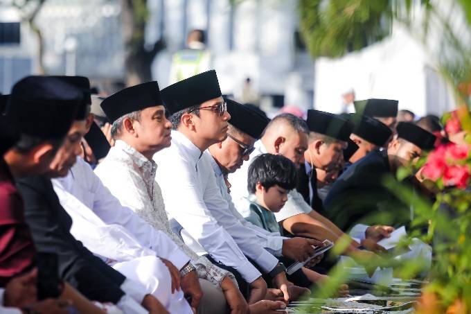 Walikota Medan Sholat Ied Bersama Ribuan Masyarakat