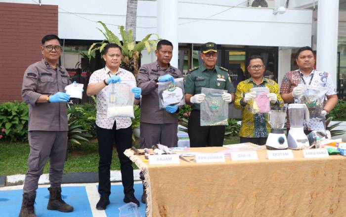 Kejari Medan Musnahkan Barang Bukti 910 Perkara Inkracht, Ada Shabu, Ganja, MDMA dan Senjata Tajam