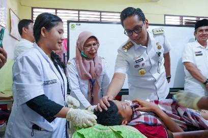 Rico Waas Tepungtawari Peserta Khitanan Massal Kecamatan Medan Barat