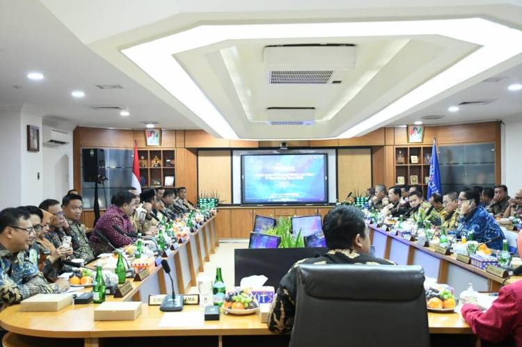 Vandiko Ikuti Rapat Umum Pemegang Saham Luar Biasa PT Bank Sumut 2025