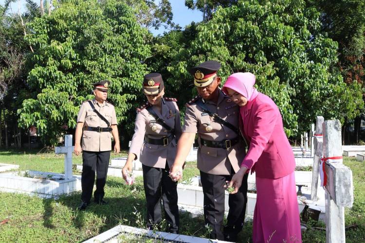 Mengenang Jasa Pahlawan, Polres Simalungun Gelar Ziarah dan Tabur Bunga di TMP Nagur Jelang Hari Bhayangkara ke-79