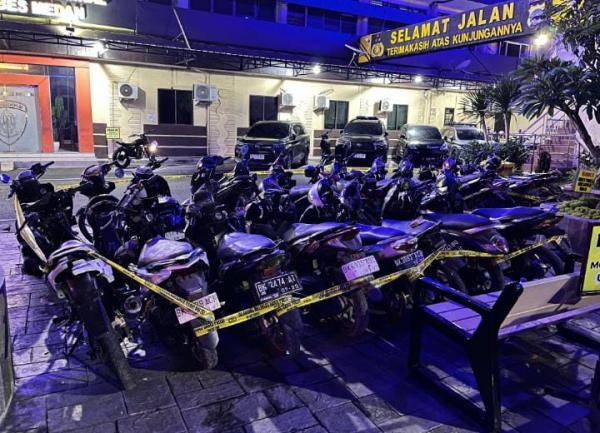 Modus Bengkel, Gudang Curanmor Digerebek Resmob Polrestabes Medan, Puluhan  Kereta Disita
