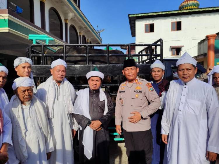 Kapolres Simalungun Serahkan Hewan Qurban Ke Pondok Persulukan Serambi Babussalam