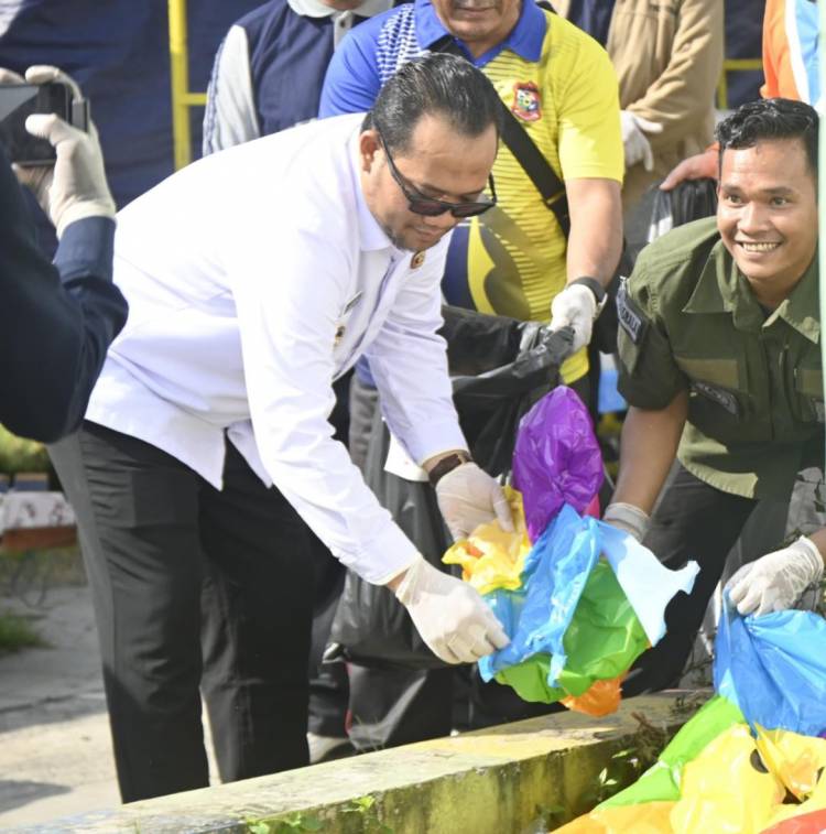 Peringati HLH 2025 Pemkot Tanjungbalai Aksi Bersih dan Himbau Masyarakat Kurangi Sampah Plastik