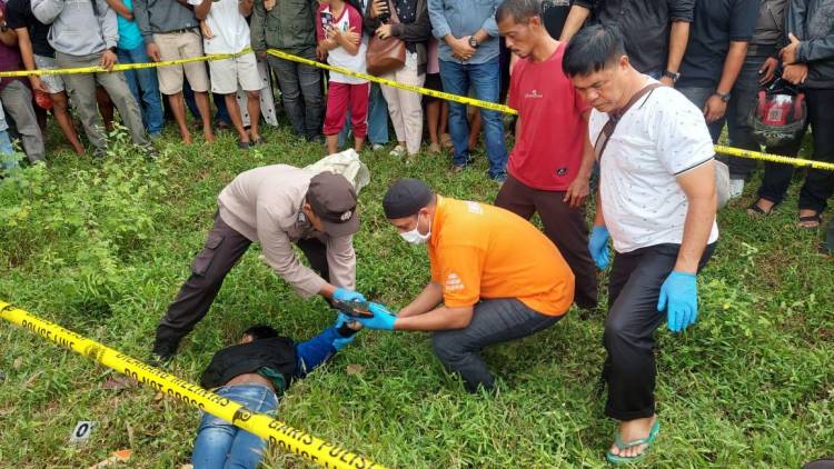 Quick Response Polsek Serbalawan Bersama Inafis Lakukan Olah TKP Temuan Mayat Diduga Korban Kecelakaan Lalu Lintas