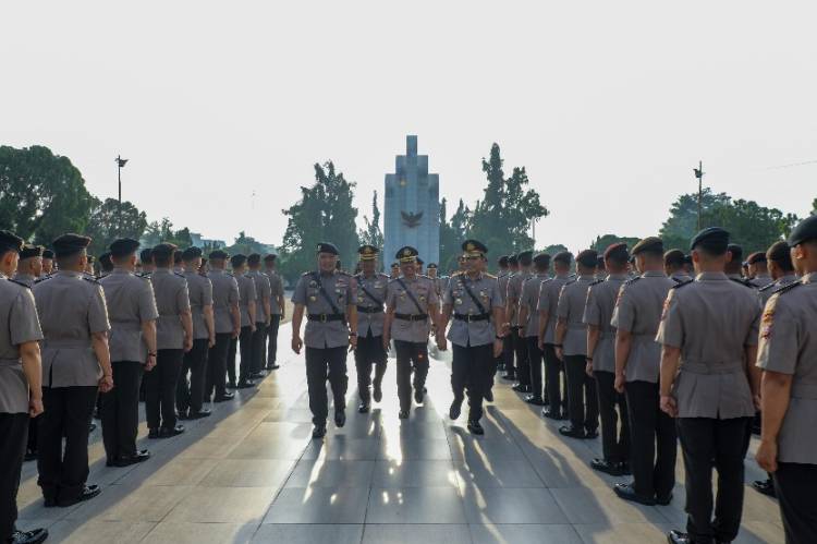 Peringati HUT Bhayangkara ke-79, Polda Sumut Ziarah ke Taman Makam Pahlawan Bukit Barisan