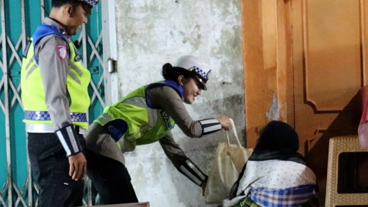 Warga Tuna Wisma  Terima Bantuan Dari Polres Tebingtinggi
