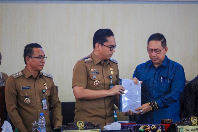 Paripurna DPRD Medan, Rico Waas Sampaikan Penjelasan Ranperda Kota Medan tentang Pencegahan dan Penanggulangan Kebakaran