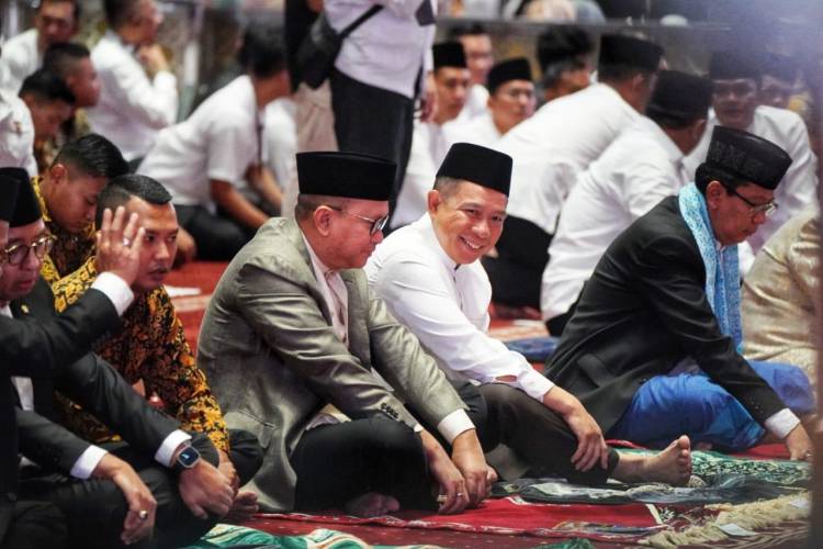 Panglima TNI Bersama Presiden RI Jalankan Salat Idul Adha di Masjid Istiqlal