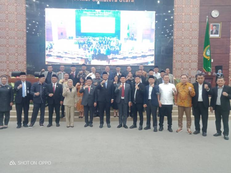 Ketua DPRD Sumut Lantik Anggota DPRD Sumut Sebagai Anggota DPRD PAW