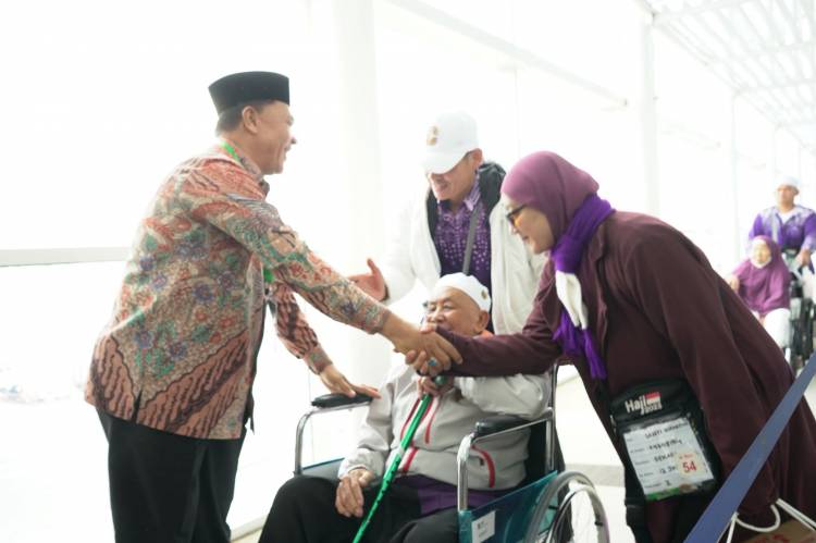 PPIH Debarkasi Medan Dampingi Jemaah Haji Kloter 12 JKS Hingga Kembali ke Jakarta