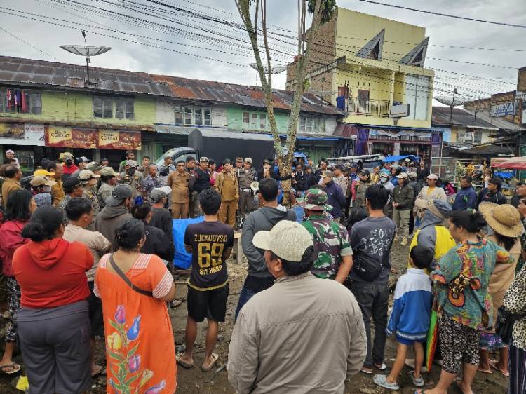 Ratusan Pedagang di Pasar Laguboti Ditertibkan