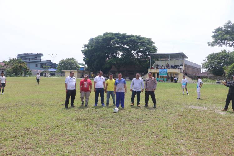 Wesly Silalahi Melalui Sekda Buka Turnamen Sepak Bola Piala Suratin U13 dan U15