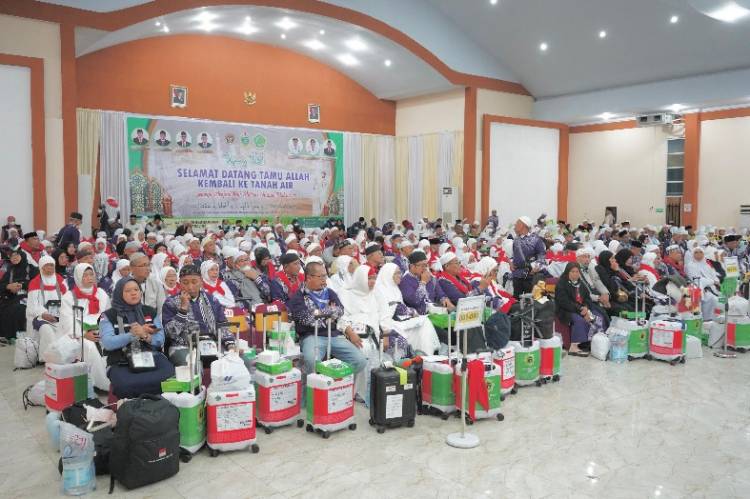 Jemaah Haji Kloter 13 dari Enam Daerah Tiba di Tanah Air