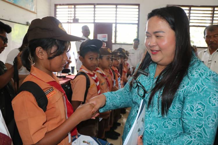 Buka Desa di Meranti Timur, Bupati Pastikan Jalan Rusak Akan Diperbaiki
