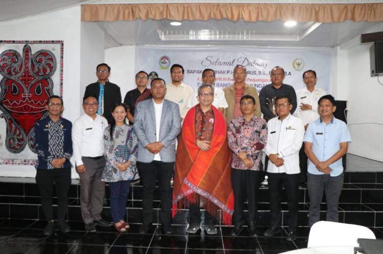 Kunker Reses Sihar Sitorus, Bupati Toba Sampaikan Proposal Permohonan Bantuan