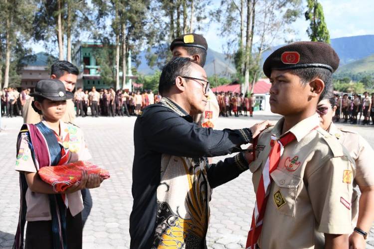 Jambore Pramuka Ditutup Wabup Samosir